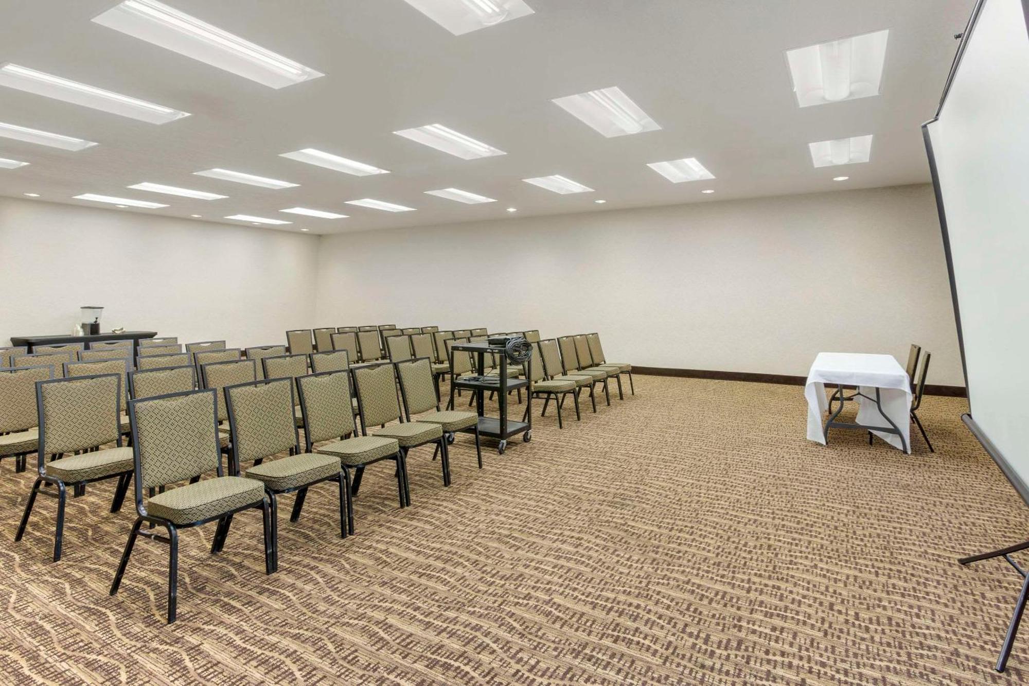 Comfort Suites Ogden Conference Center Экстерьер фото